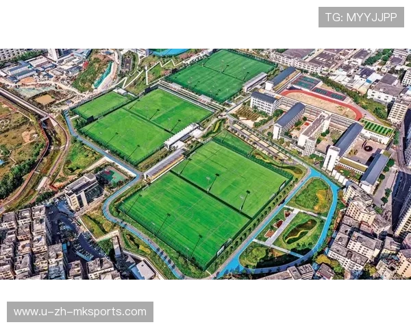 “未来足球巨星的摇篮——全国青少年足球培训基地”，全国青少年足球训练基地