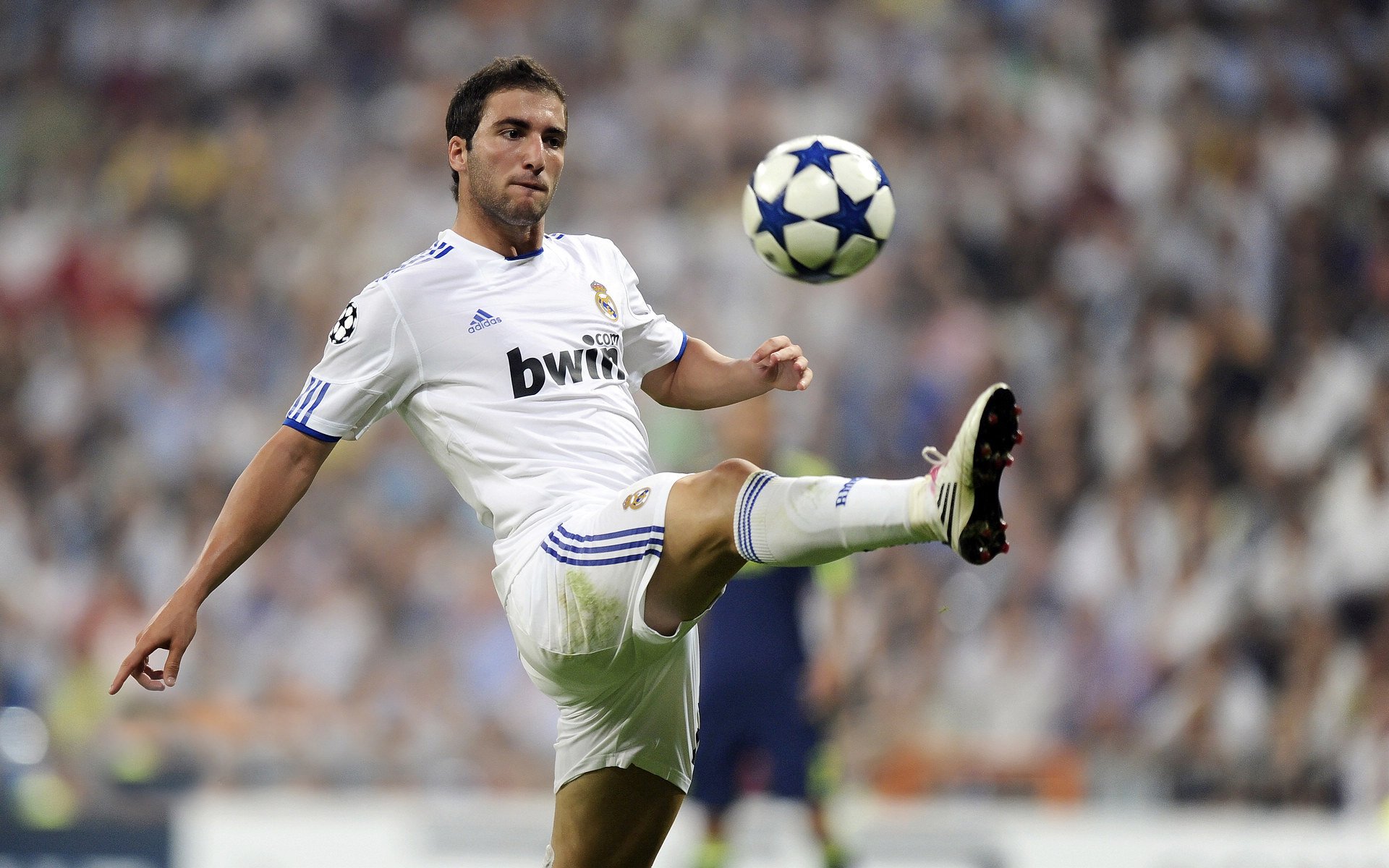 球员触球频次是否过高导致推进效率下降,如何提高触球频率