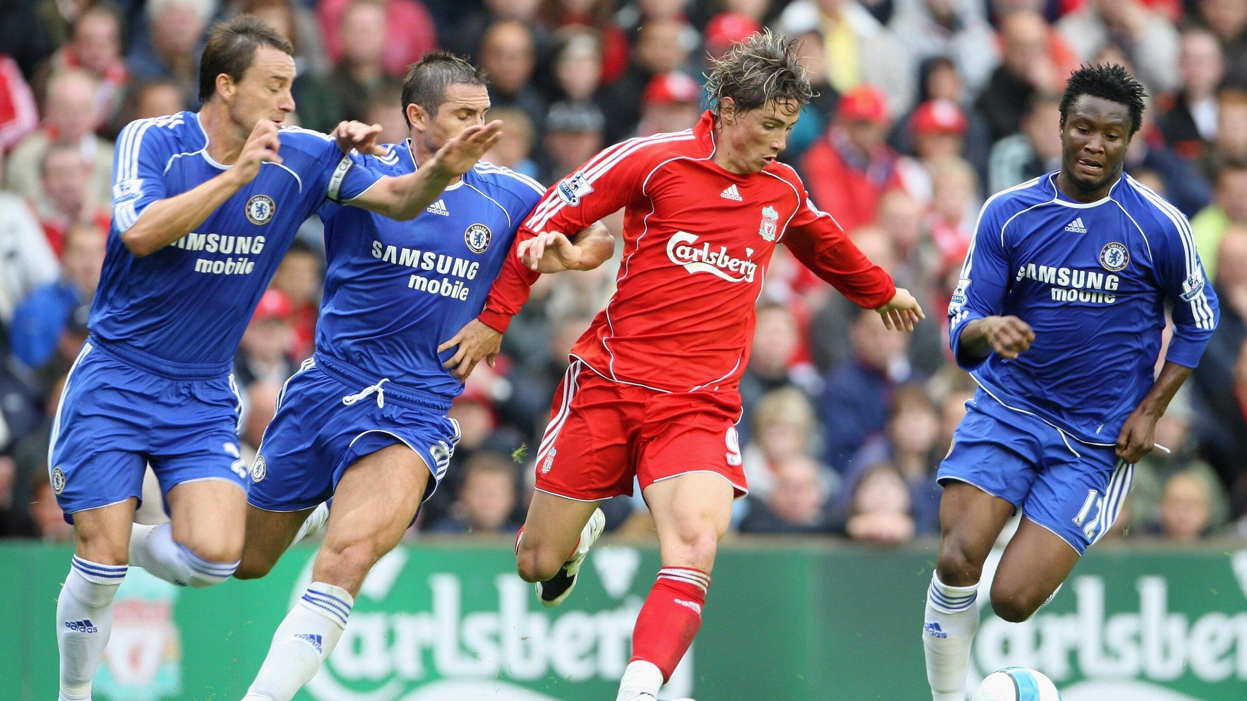 赫罗纳紧密传控体系提升控场效率,赫罗纳队服