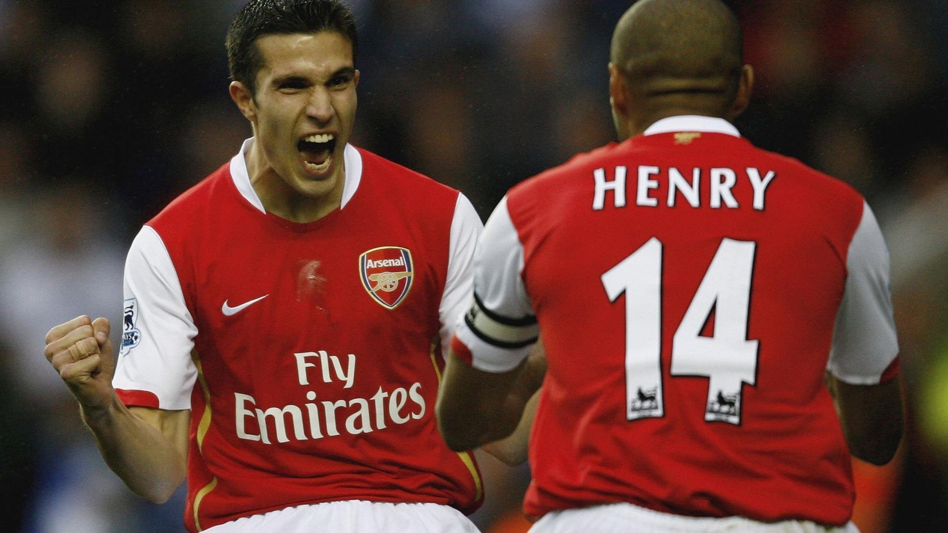 外援在比赛中展现领导力帮助队友协调站位与防线沟通，球队外援