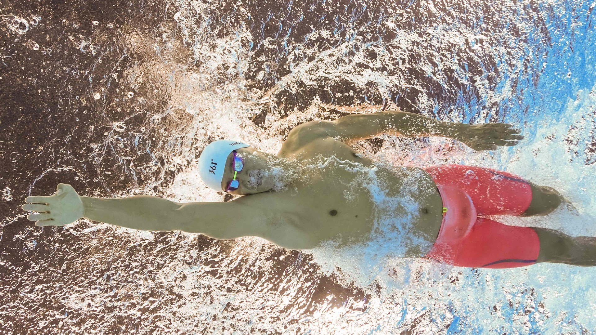 张雨霏泳姿标准获专家称赞，游泳张雨霏身高及年龄